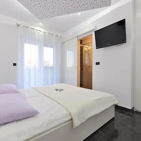 Дом отдыха Family Friendly House With A Swimming Pool Privlaka, Zadar - 23636