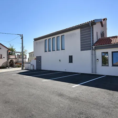 Family Friendly House With A Swimming Pool Privlaka, Zadar - 23636 Дом отдыха *