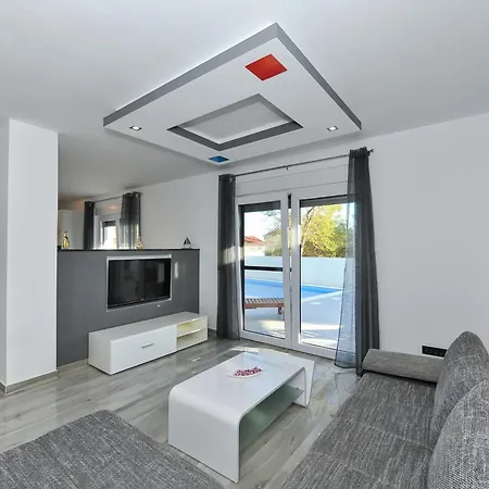 Family Friendly House With A Swimming Pool Privlaka, Zadar - 23636 Дом отдыха Привлака