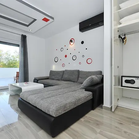 Family Friendly House With A Swimming Pool Privlaka, Zadar - 23636