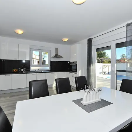 Family Friendly House With A Swimming Pool Privlaka, Zadar - 23636