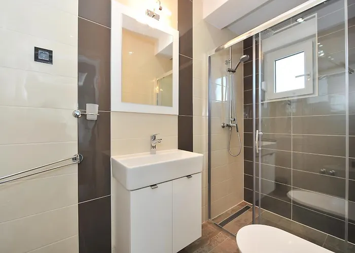 Дом отдыха Family Friendly House With A Swimming Pool Privlaka, Zadar - 23636 Привлака