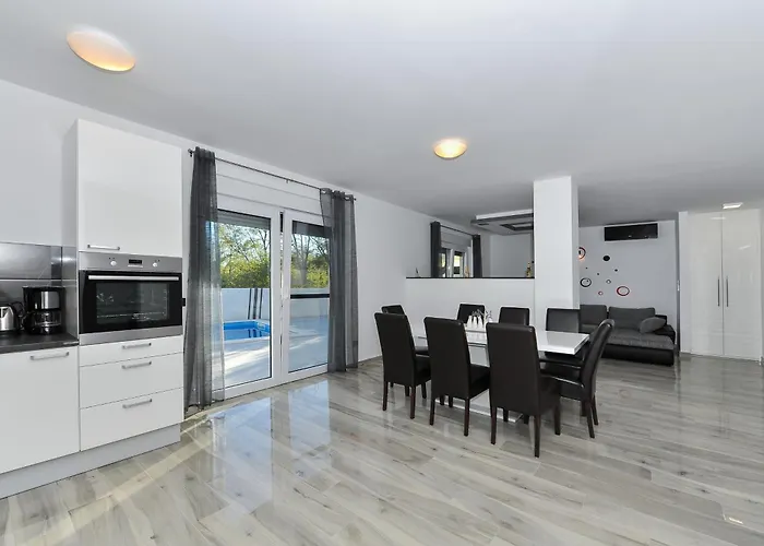 Family Friendly House With A Swimming Pool Privlaka, Zadar - 23636 Дом отдыха